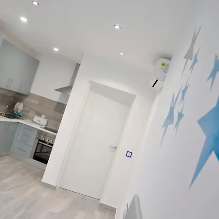 아파트 One Bedroom With Wifi At 3 Km Away From The Beach *